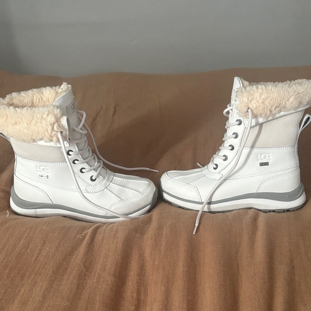 UGG Women's Cream Winter Boots - Picture 4 of 7